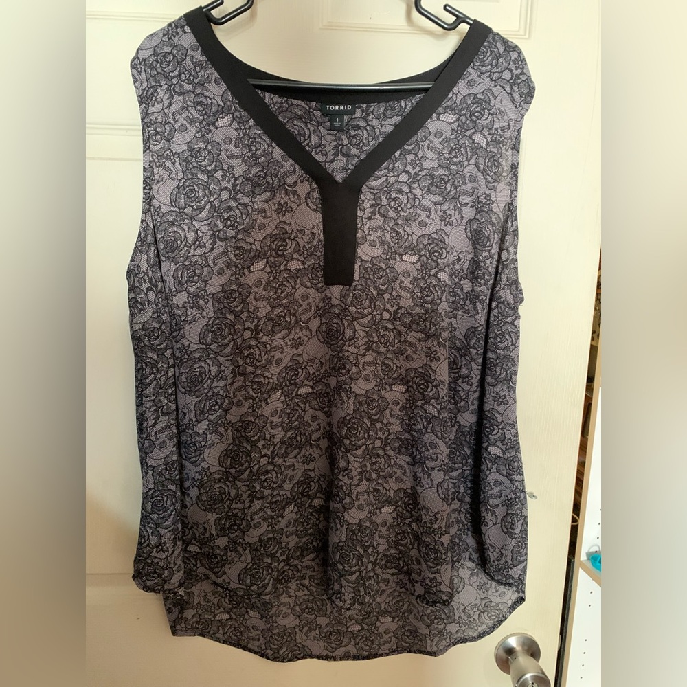 Torrid sleeve less top with rose and skull pattern.